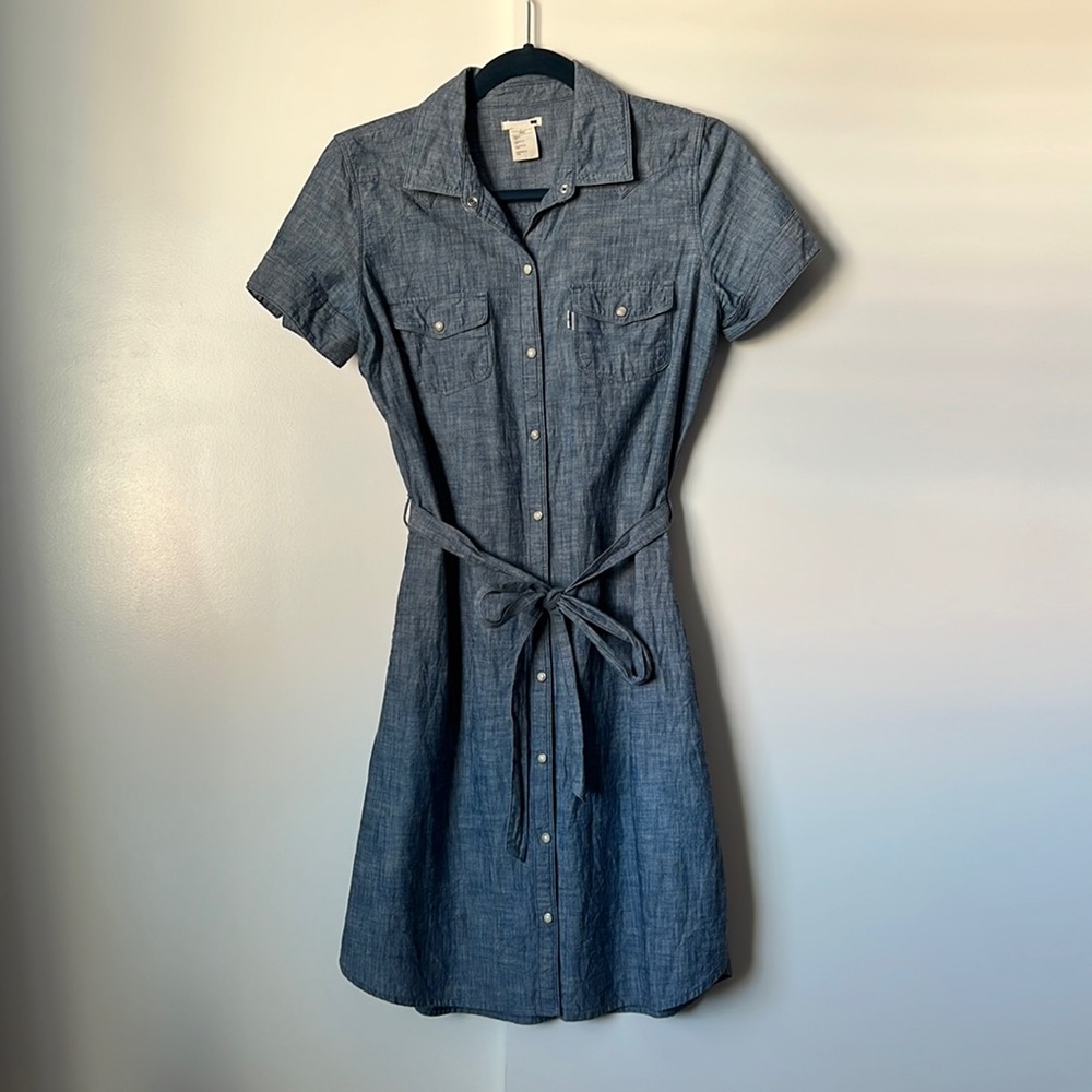 Levi’s Snap Front Jean Dress w/ hip pockets 👩🏻‍🌾Size: Small 🌟Like NEW